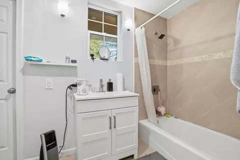 Bath - 26 Big Tree Rd, Woodside, CA 94062 photo 4 of 4