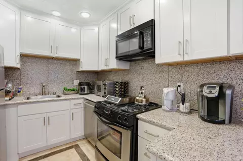 Kitchen - 26 Big Tree Rd, Woodside, CA 94062 photo 2 of 5