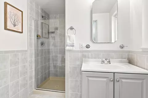 Bath - 1284 Encina Dr, Millbrae, CA 94030 photo 4 of 4