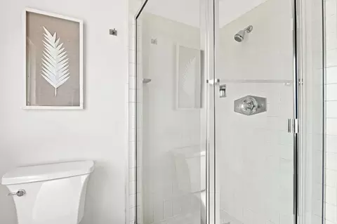 Bath - 1284 Encina Dr, Millbrae, CA 94030 photo 2 of 4