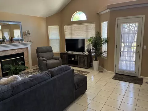 1 Meredith Cir, Salinas, CA 93906 photo 4