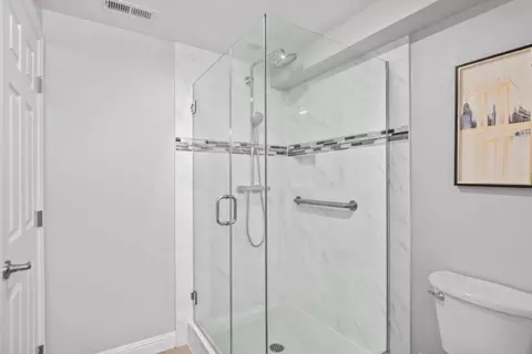 Bath - 897 Markham Ter, Sunnyvale, CA 94086 photo 2 of 5