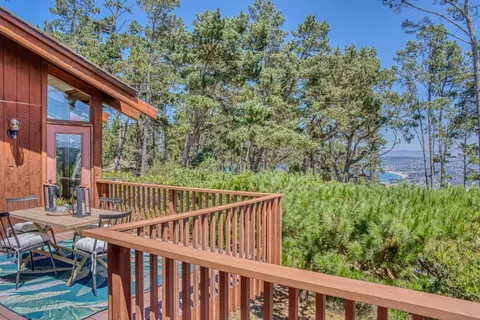 7 Stratford Pl, Monterey, CA 93940