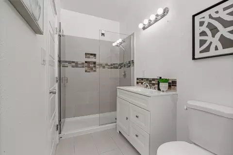 Bath - 6401 Bollinger Rd, Cupertino, CA 95014 photo 2 of 3