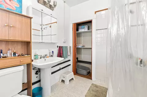 Bath - 2224 Derby St, Berkeley, CA 94705 photo 2 of 2