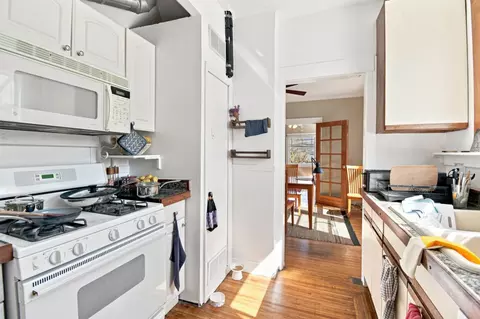 Kitchen - 2224 Derby St, Berkeley, CA 94705 photo 2 of 8