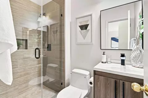 Bath - 886 Fascination Pl, Milpitas, CA 95035 photo 1 of 2