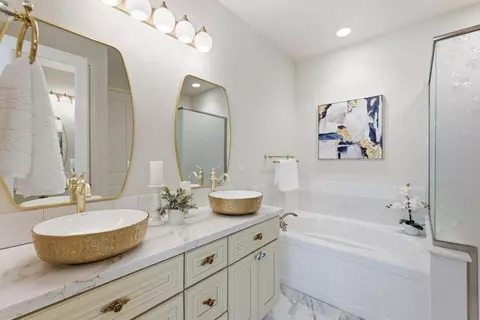 Bath - 329 Expedition Ln, Milpitas, CA 95035 photo 2 of 4