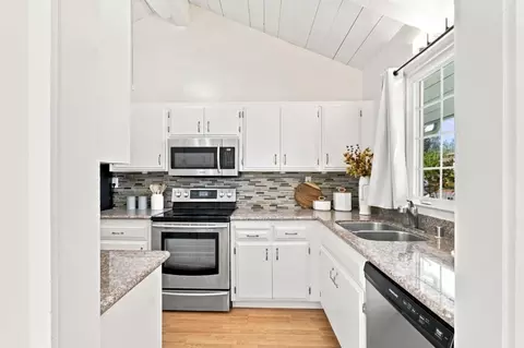 Kitchen - 718 Millich Dr B, Campbell, CA 95008 photo 3 of 4