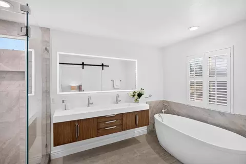 Bath - 131 Ortega Ave, Mountain View, CA 94040 photo 3 of 5