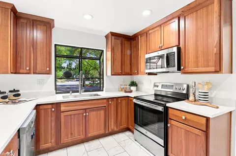 Kitchen - 928 Wright Ave 1103, Mountain View, CA 94043 photo 4 of 5
