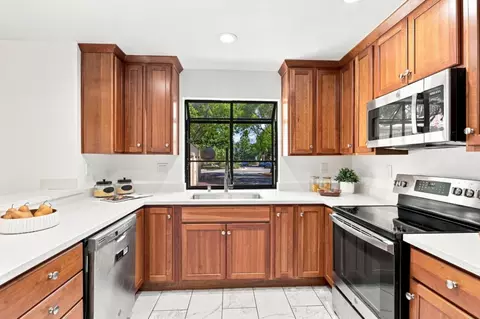 Kitchen - 928 Wright Ave 1103, Mountain View, CA 94043 photo 3 of 5