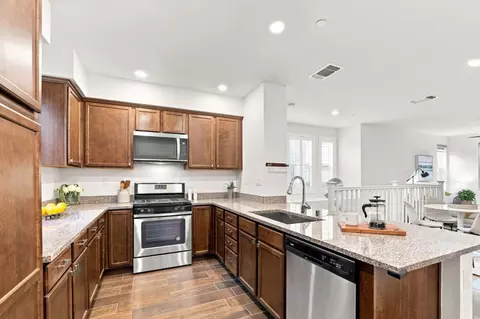 Kitchen - 1418 Lavender Loop, Milpitas, CA 95035 photo 2 of 2