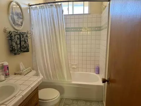 Bath - 7040 Valley Forge Dr, Gilroy, CA 95020 photo 4 of 5