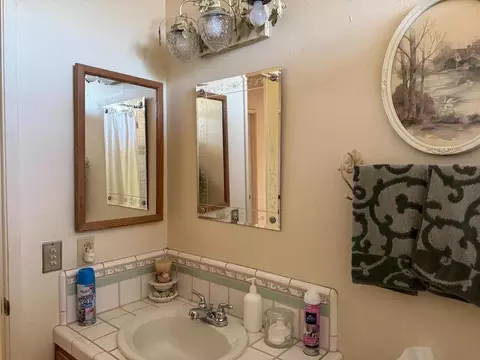 Bath - 7040 Valley Forge Dr, Gilroy, CA 95020 photo 5 of 5