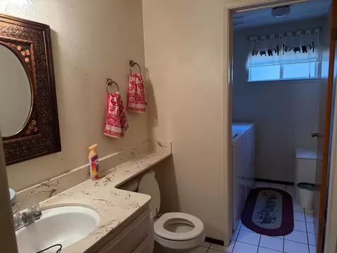 Bath - 7040 Valley Forge Dr, Gilroy, CA 95020 photo 1 of 5