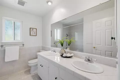 Bath - 2073 Yosemite Dr, Milpitas, CA 95035 photo 2 of 5