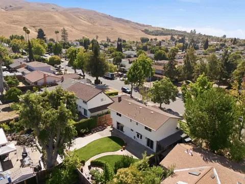 View/Area - 2073 Yosemite Dr, Milpitas, CA 95035 photo 4 of 9