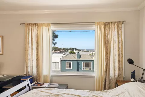 Bedroom - 2740 38th Ave, San Francisco, CA 94116 photo 2 of 3