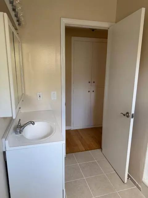 Bath - Lawrence Ave, Watsonville, CA 95076 photo 2 of 3