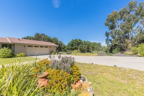 Exterior - 169 Old Stage Rd, Salinas, CA 93908 photo 2 of 7