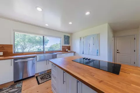 Kitchen - 169 Old Stage Rd, Salinas, CA 93908 photo 2 of 2
