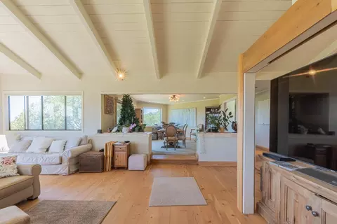 Living - 169 Old Stage Rd, Salinas, CA 93908 photo 4 of 4
