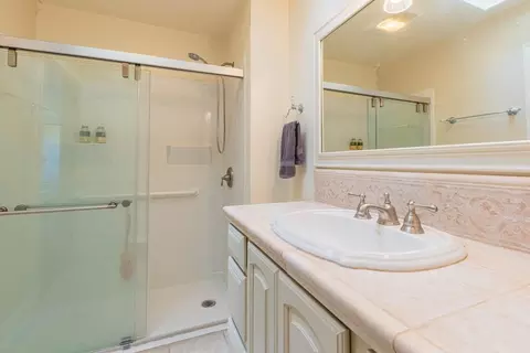 Bath - 169 Old Stage Rd, Salinas, CA 93908 photo 6 of 6