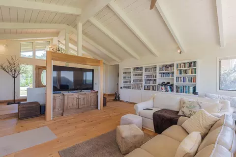 Living - 169 Old Stage Rd, Salinas, CA 93908 photo 3 of 4
