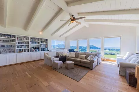 Living - 169 Old Stage Rd, Salinas, CA 93908 photo 1 of 4