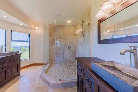 Bath - 169 Old Stage Rd, Salinas, CA 93908 photo 2 of 6