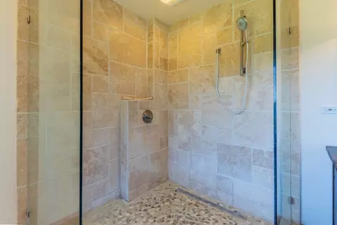 Bath - 169 Old Stage Rd, Salinas, CA 93908 photo 4 of 6