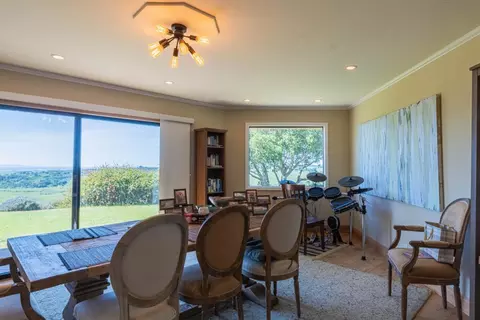 Dining - 169 Old Stage Rd, Salinas, CA 93908 photo 1 of 1