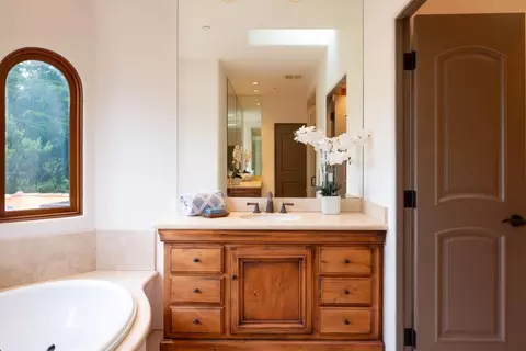 Bath - 1475 Alva Ln, Pebble Beach, CA 93953 photo 1 of 4