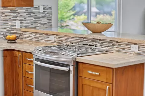 Kitchen - 402 Sylvan Ave, Mountain View, CA 94041 photo 6 of 6