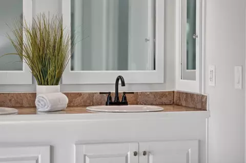 Bath - 402 Sylvan Ave, Mountain View, CA 94041 photo 3 of 5
