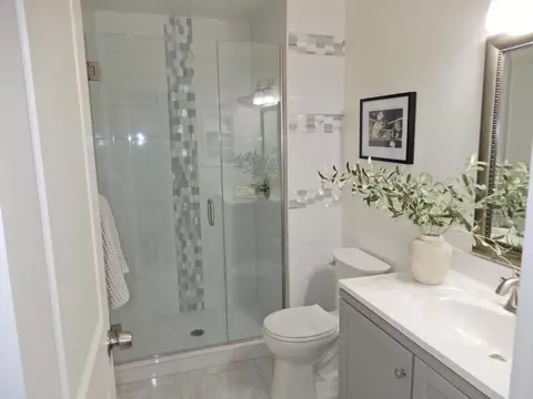 Bath - 819 Cumberland Dr, Gilroy, CA 95020 photo 1 of 4