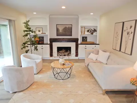 Living - 819 Cumberland Dr, Gilroy, CA 95020 photo 2 of 2