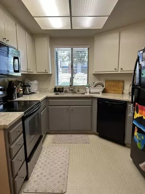 Kitchen - 46666 Winema Cmn, Fremont, CA 94539 photo 1 of 3