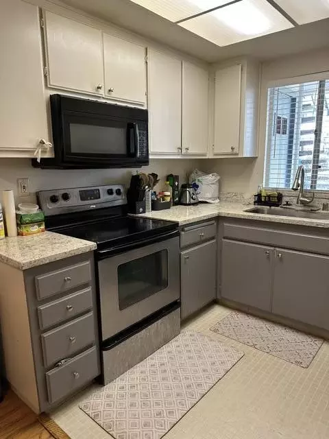 Kitchen - 46666 Winema Cmn, Fremont, CA 94539 photo 2 of 3