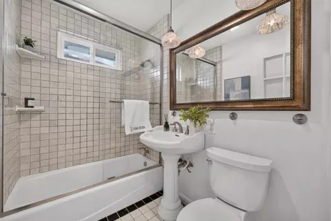 Bath - 172 Shoreview Ave, Pacifica, CA 94044 photo 2 of 4