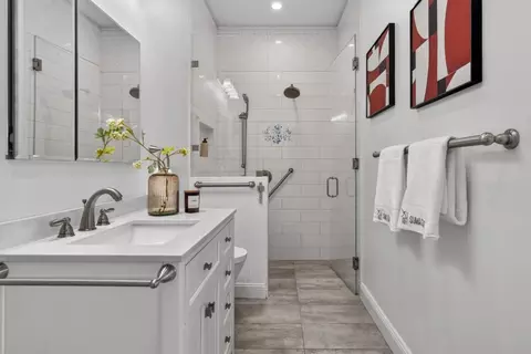 Bath - 172 Shoreview Ave, Pacifica, CA 94044 photo 1 of 4