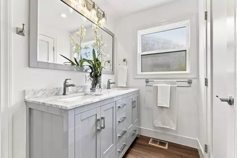 Bath - 99 E Hedding St, San Jose, CA 95112 photo 1 of 2