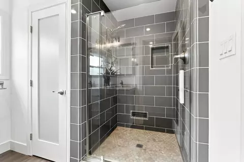 Bath - 99 E Hedding St, San Jose, CA 95112 photo 2 of 2