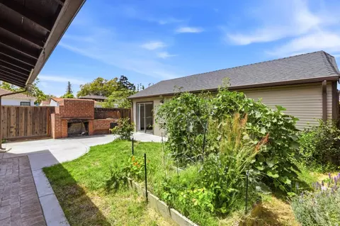 Exterior - 99 E Hedding St, San Jose, CA 95112 photo 4 of 15