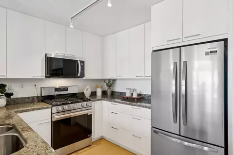 Kitchen - 3375 17th St 311, San Francisco, CA 94110 photo 4 of 5