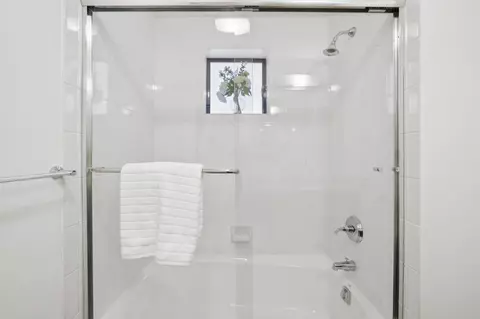 Bath - 3375 17th St 311, San Francisco, CA 94110 photo 2 of 4