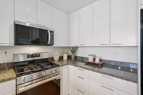 Kitchen - 3375 17th St 311, San Francisco, CA 94110 photo 5 of 5