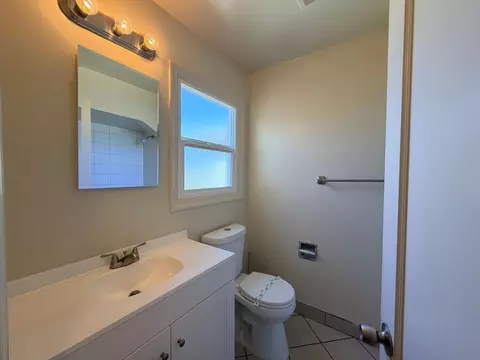 Bath - 146 Rodeo Ave, Salinas, CA 93906 photo 1 of 1