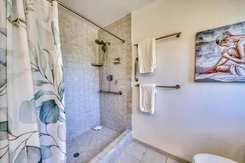 Bath - 301 Karen Ct, Aromas, CA 95004 photo 2 of 4